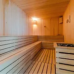 Oak Sky & Fitness Apartment *