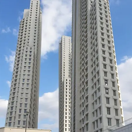 Oak Sky & Fitness Apartment