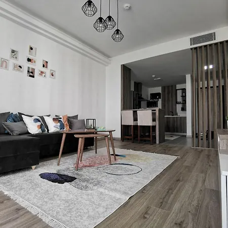 Oak Sky & Fitness Apartment